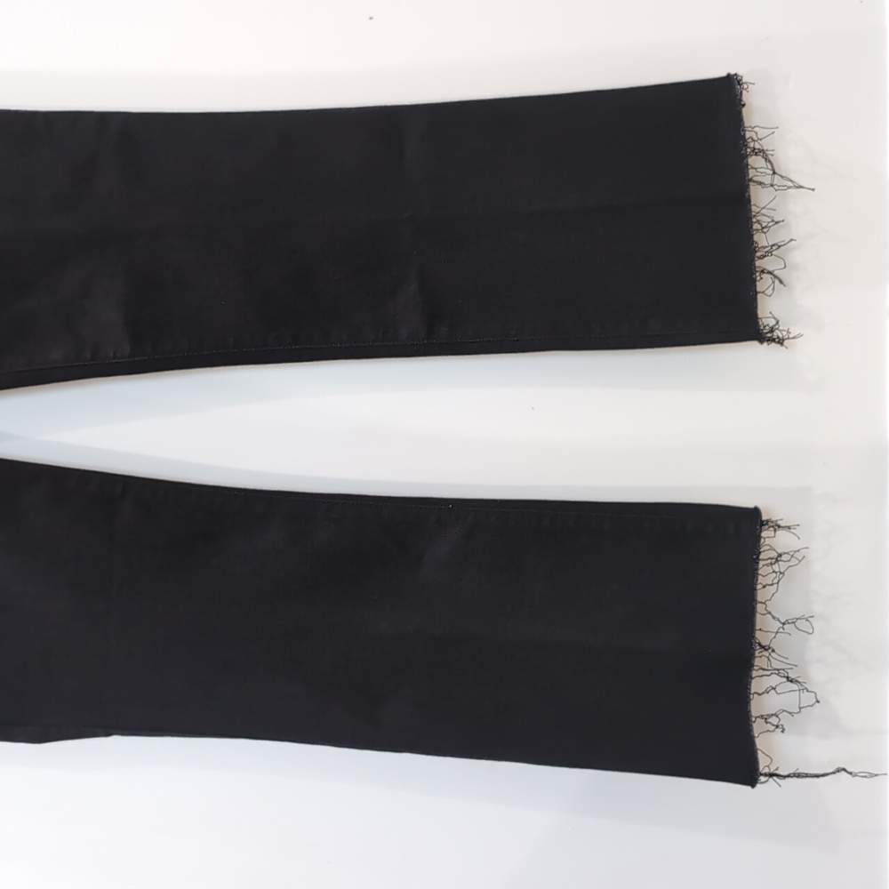 SILVER JEANS | Women's Black Suki Mid-Rise Kick Flare Frayed Hem Cropped Jeans - Picture 6 of 9